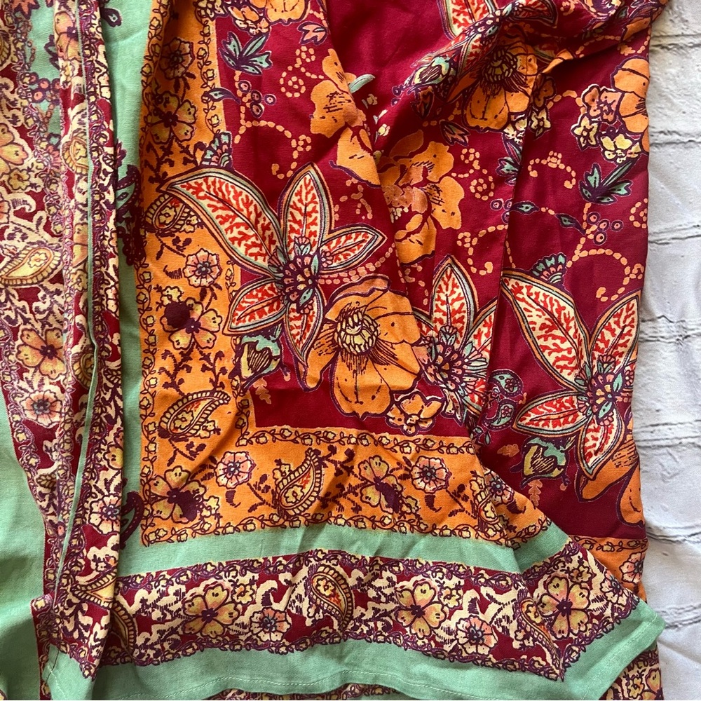 Nostalgia Paisley Kimono with Red and Green Hues - Picture 3 of 3